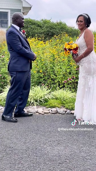 That First Look 😍✨🤍💍 #fyp #bride #groom #groomreaction #love #neshanic #golf #neshanic #thevalley #weddings #viral #newjersey