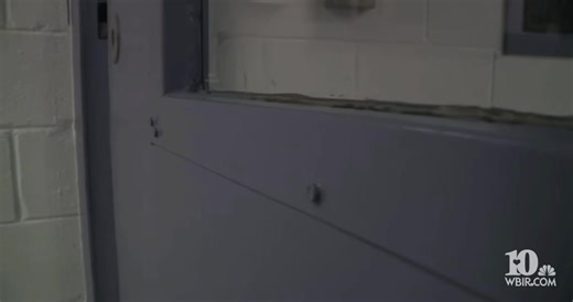 😲 Shocking Tennessee Death Row Update Christa Gail Pike, the only woman on Tennessee’s death row, has been scheduled for execution on September 30, 2026. Pike was 18 years old when she brutally murdered 19-year-old Colleen Slemmer in 1995, a crime so horrific it has shocked the nation. Pike and her then-boyfriend lured Slemmer into the woods, carried out a violent attack, carved a pentagram into her chest, and Pike allegedly kept a piece of her skull as a souvenir. Her boyfriend received life i