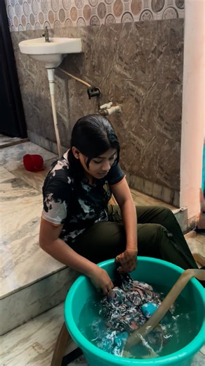 Harshita Tyagi on Instagram: "Choti hona na chahiye❤️❤️ # vairal # example # explore"