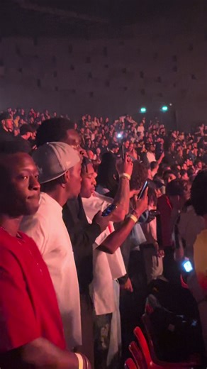 Tous les joueurs du @RCSA au concert de @Tiakola @Info_rc.strasbourg #rcs #mood #rap #tiakola #viral