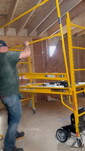 Assembling a Scaffold with Motorized Wheels | komarproject