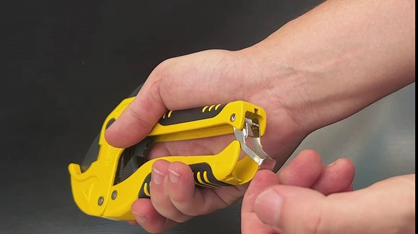 Ratchet PVC Pipe Cutter, SK5 Blades Heavy-Duty Pipe Cutting Tool Cuts up to 1-5/8 inch PVC PEX PPR Plastic Hoses and Pipe, Ideal for Home Working and Plumbers (orange)