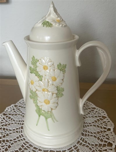 Vintage Metlox Poppytrail Sculptured Daisy" Teapot - Etsy