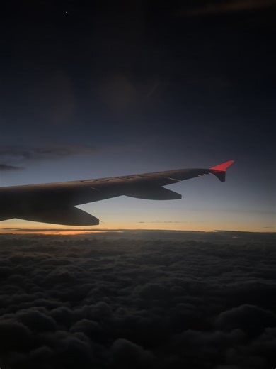 La vista del amanecer es realmente increíble 🥰😍#fyppppppppppppppppppppppp #amanecer #flypシ #avion