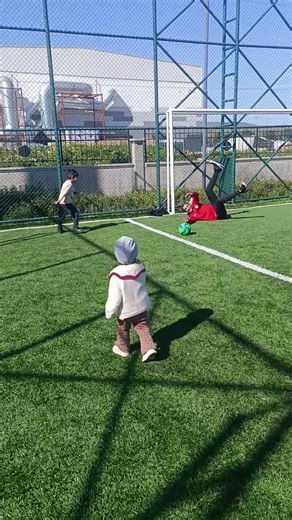 Kaleci pert Kartal sahada 🦅 #cute #shorts #ytshorts #keşfetedüş #ytshort