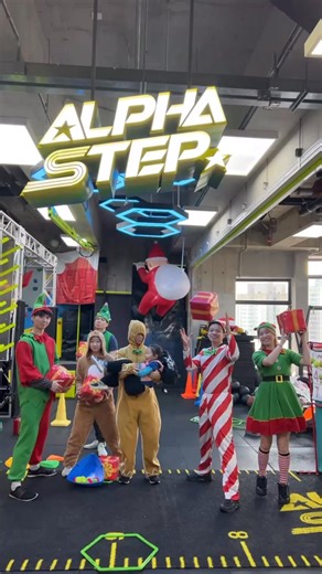 🎄✨Merry Christmas!🎅🎁 聖誕快樂！🎉喺充滿愛與希望嘅節日裡，AlphaStep 希望每位小朋友都可以同家人、朋友一齊度過一個溫馨又難忘嘅聖誕節！❤️🎁 🎅 願聖誕老人為你帶嚟滿滿祝福： 🎁 健康＋🎁 快樂＝🎁 無盡嘅笑容同美好時光！ | AlphaStep