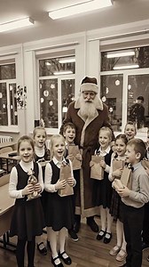 Moș Gerilă a fost personajul iernii în perioada comunistă, creat ca alternativă la Moș Crăciun. Apărea la serbări și aducea daruri copiilor, într-un cadru lipsit de componenta religioasă, devenind parte din amintirile unei epoci. | Cronici Românești