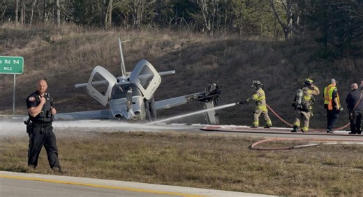 Plane bound for KC metro crashes on southwest Missouri highway