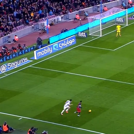 Neymar in Barcelona rare skills🥶🪄 #neymar #barcelona #skills #everyoneシ゚ #foryoupageシforyou #foryoupagereels #foryoupageシ #foryoupage #foryouシ #football #funny | Sports Review