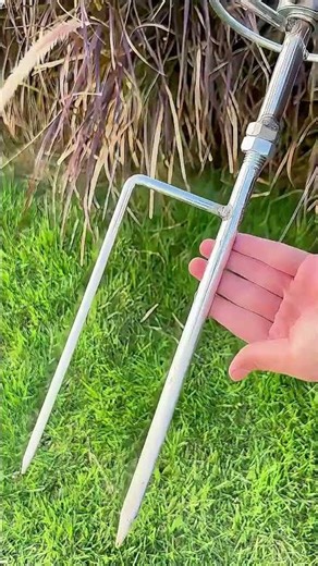 Inserting one at the bend makes things much easier! The pipe won't get tangled. #HardwareTools #D...