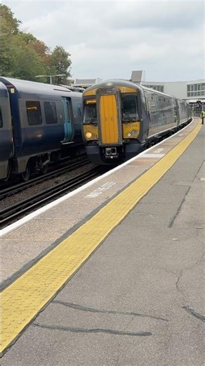 Southeastern Class 375 Electrostar (375809) departing Sevenoaks with a whistle on October 1st 2025