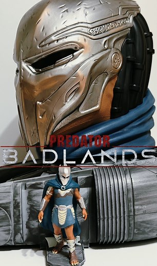 GSC Exclusive Predator Helmet Popcorn Bucket Predator Spaceship Popcorn Bucket #PredatorBadlands #铁血战士杀戮之地 #终极战士杀戮星球 #GSCMOVIES #PopcornBucket 这次GSC真的很有诚意！ 居然代理了飞船造型的爆米花桶 基至还有只在线上商店才能购买的头盔造型爆米花 对比去年异形只出了小小的钥匙圈 这次铁血战士能够出两个那么大的周边 着实意外 尤其是飞船 我有点低估它的大小了 寄来辣么大一个 超赞的耶 (不是要怎么拿去看电影啊)而且还有带个小阿终的人偶 只可惜不能取下来 不过能以便宜的价格收到飞船还是蛮高兴的 铁血的飞船要么不出 要么就贵到哭 虽然这架在目前所发布的预告我也只看到了两组镜头 感觉戏份应该不会很吃重？ 头盔爆米花造型的话 一整个上色就很赞啊纹路什么的也有刻出来 虽说这电影版个人私心比较喜欢老爸 作为铁血迷这两个 是一定要入手带去看电影的吧 | Crow的宅物语