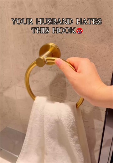 If you’re wanting to give a more practical gift this year, these Suction cup hook are perfect!🎁#bathroom #homehacks #Decerksuctioncuphooks#gamechanger#tiktokmusthave