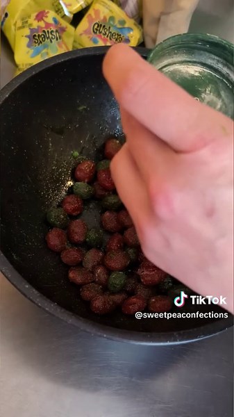 Sour gushers, three ways. Recipe: •8 pks gushers •1 tbsp simple syrup or flavored syrup •1-2 tsp citric acid •1.5 oz Jello powder (any flavor) •Stir gushers and syrup together until syrup no longer beads up on the gushers. Add 1 tsp citric acid and half the jello powder, then stir to coat. Add remaining citric acid and jello powder, toss to coat, then let dry in a single layer on waxed paper for 4-6 hours before packaging #gushers #sourcandy #candyrecipe #tiktokrecipe #fyp #easyrecipe #sawitonti