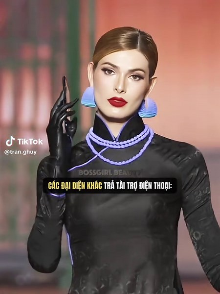 Em nói thiệt em nhìn chị cầm em hổng biết là cái điện thoại luôn á 🤣🤣 #lollipop_VNteam #BOSSGIRLBEAUTY #MissCosmo #MissCosmo2025 #MissCosmoJapan