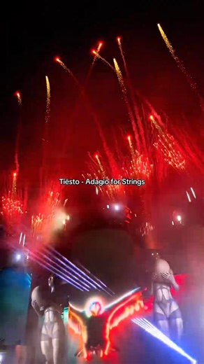 EDM House Network on Instagram: "No guesses for what @tiesto dropped as his closing single for @dreamstateusa, timeless! 🔥⁠ ⁠ #tiesto #trancemusic #trance #dreamstateusa #dreamstate"