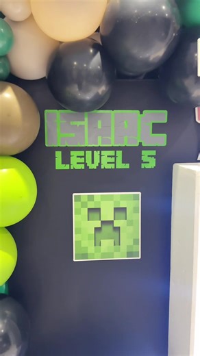 Minecraft backdrop for Isaac’s 5th birthday #balloons #birthday #minecraft #birthdayballoons #balloonsdecoration