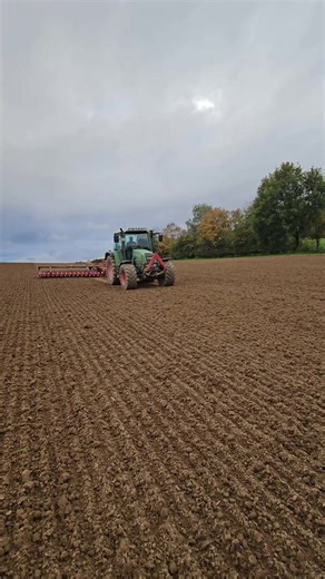 1.9K views | Fendt Farmer 309 C with 9-meter star roller  #johndeere #tracteur #agriculture #agro #tractor #farmequipment #farming | Agri Benz | Facebook