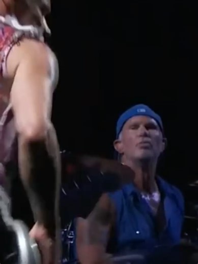 Go robot 🤖- Red Hot Chili Peppers 🔥 #redhotchilipeppers #rock #funkrock #rhcp #anthonykiedis #chadsmith #fleabalzary #joshklinghoffer #johnfrusciante