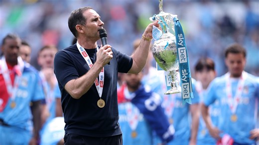 Frank Lampard promete reforços para o Coventry em meio às comemorações do título da Championship após a vitória sobre o Wrexham | Goal.com Brasil