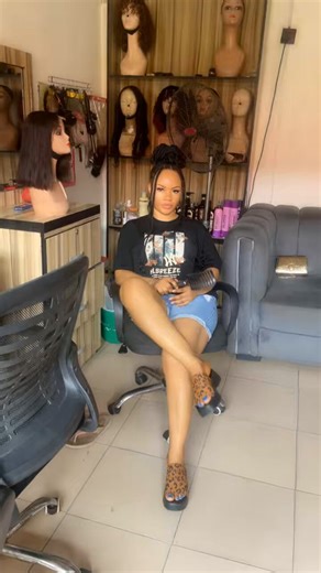 Peter Obi’s baby is out for her daily hustle.This is where we get money for data to support our principal.What style are you making from us today.We also sell good wigs.