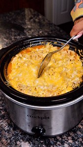 EASY Crockpot Chicken Enchilada Pasta 🤤🔥 You only need 6 ingredients This makes 6-7 servings & the entire family will LOVE this✨ 491 calories & 45g of protein Ingredients: 1 1/2 pounds of chicken 1 28oz can of Red enchilada sauce 1 can Green chilies 1 container of plain Greek yogurt 1 box of protein pasta 1 -1 1/2 cup of shredded cheese Seasoning used- garlic & onion powder , salt & pepper and paprika Enjoy!! 🔥 Comment EAT and I’ll send you easy recipes just like this or just click the link i