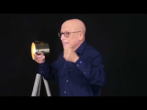 INTRODUCTION TO THE QUANTUM HALL EFFECT