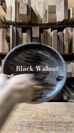 【杢入り、ブラックウォールナット一枚板のオイル塗装！】Figured Black Walnut Wood Oil Finish! #woodworking #diy #shorts