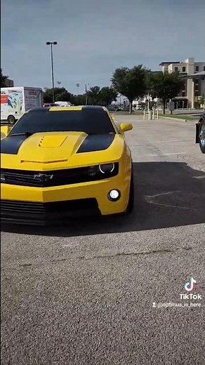 Bumblebee reunites with Optimus Prime!! 💛💙💪🤙