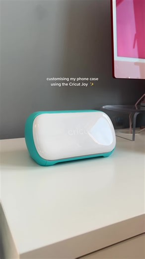 Customising my phone case with the Cricut Joy, such a fun and easy way to personalise things you already have in your home ✨ @cricut_uk #cricutuk #gifted #cricutjoyproject #customisedgifts