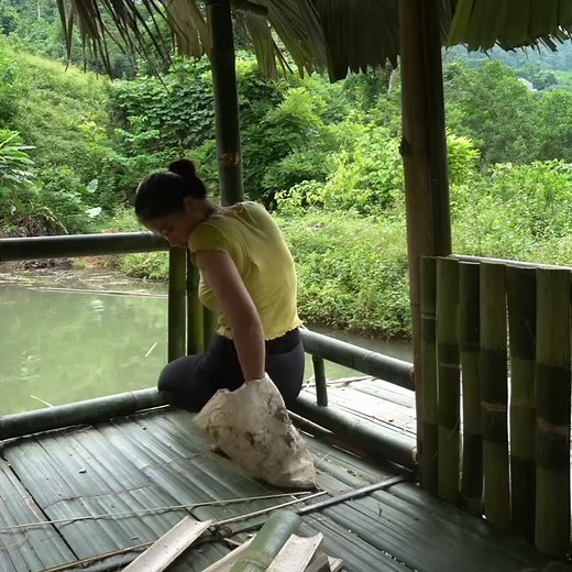 304K views · 4.1K reactions | 180 Days Busy Construction - Single Mother Alone Building a Bamboo House by the Lake | Single Mom | Facebook