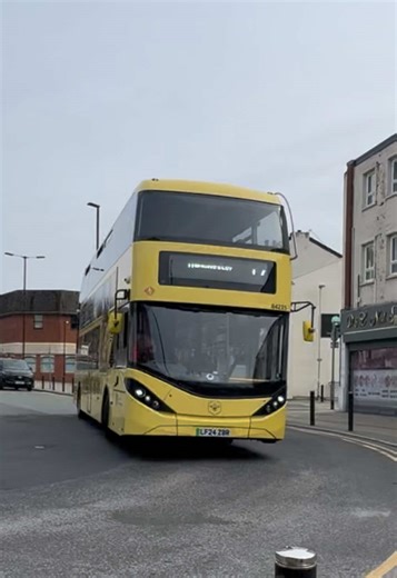 84235 on the 17 to Manchester #bus #manchester
