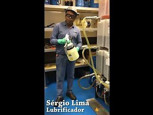 Abastecimento de "Oil Safe" através de totens de armazenamento de lubrificantes.