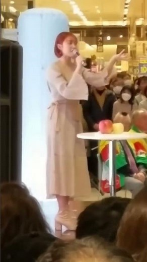 【りんご娘】王林さんが身振り手振りを使って青森県産のリンゴのうまさをド派手に伝えるトークショーを大阪府にあるイオンモール四條畷店で見たよん、