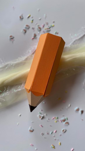 4.5K views · 104 reactions | ✂️Unleash your creativity with an adorable pencil gift box craft!  Perfect for back-to-school gifting or party favors. Watch our quick and fun tutorial to create these delightful pencil-themed surprises! ✏️ . #CFBackToSchool #PaperCrafts #creativefabricacrafts #backtoschoolcraft #pencilbox #PencilGiftBox #DIYGiftIdeas #BackToSchoolCraft #HandmadeSurprises #CraftyTutorial #GiftBoxInspo #DIYCrafts #PencilCrafts | Creative Fabrica | Facebook