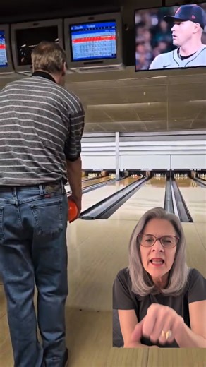 La description du dernier lancer de Claude Thomas sur la piste 10….😉#club300go | Club 300 Bowling Cosmique Longueuil Brossard Montréal