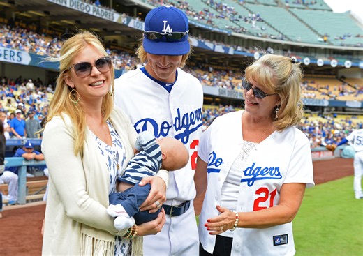 Zach Greinke's wife Emily clicks son Bode as he cooks up a special weekend breakfast