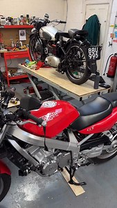 Workshop views , modern classic and post vintage motorcycles being tinkered and worked on🧐. #classicmotorcycle #classicbike #vintagemotorcycle #oldmotorcycle #norton | Classicbikeman