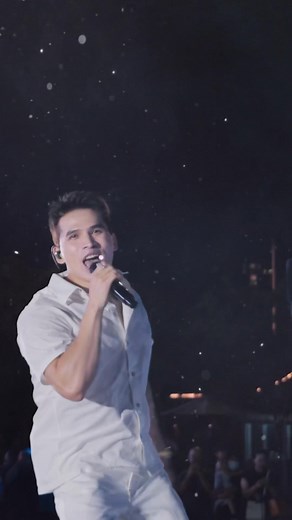 207K views · 6.4K reactions | Không biết xem xong tiết mục Liên khúc Big Hits này có ai muốn Thiên mang “Bánh mì Cúc Hiên” tới Live Concert SKYNote 2025 không ta 藍藍 — OPPOFindX9 - King Of Mobile Photography #LienKhucBigHits #SKYNote2025 #QuocThien #OPPOFindX9Series | Quốc Thiên | Facebook