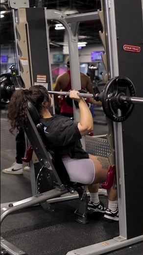 How To Do A Smith Machine Shoulder Press