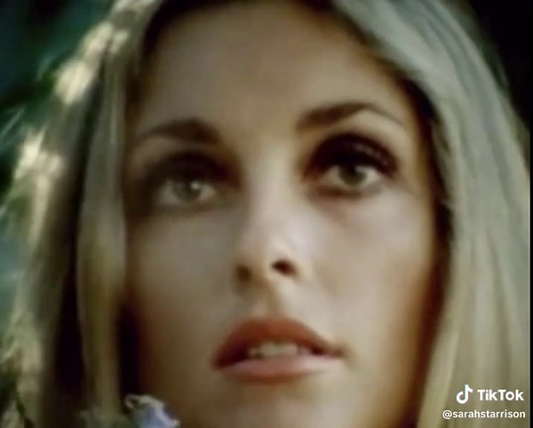 Exploring 60s and 70s Fashion Trends