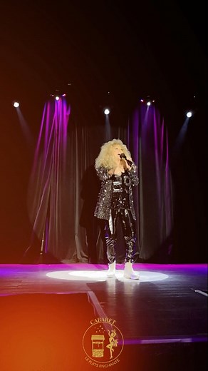 🪩🌟 Retour sur notre incroyable soirée Années 80 ! 🌟🪩 Un immense merci à notre invitée exceptionnelle Sloane ❤️ pour sa générosité, son talent et l’ambiance de fou qu’elle a mise au cabaret, un vrai voyage dans le temps, rempli d'amour et d’énergie ! 🎤💃 Et bien sûr, MERCI à vous, notre public, d’avoir été aussi nombreux à répondre présent et pour votre enthousiasme 🙏 Sans vous, rien de tout cela ne serait possible ❤️ Alors encore une fois MERCIIIIIIIIII 🫶✨💛 #SoiréeAnnées80 #Sloane #Ambia