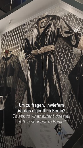 [English below] Gestern, heute, morgen: Vieles, was in Berlin passiert, hat Einfluss auf die Welt. Und vieles, was in der Welt passiert, wirkt auf Berlin. Auf 4.000 Quadratmetern zeigt die Ausstellung BERLIN GLOBAL im Humboldt Forum, wie die Stadt und ihre Menschen mit der Welt verbunden sind. Die einzelnen Themenräume der Ausstellung erzählen von Revolution, Freiraum, Grenzen, Vergnügen, Krieg, Mode und Verflechtung. Aspekte, die sich auch in anderen Metropolen finden lassen - doch in dieser Ko