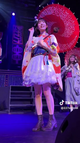 「Rain of lies」⛱️ #蛍光灯再生計画 看板公演💡 #ナナニジデビュー7周年 #ナナニジ #rainoflies #虹カメ @22/7 西條 和 @22/7 月城咲舞 @椎名桜月(Satsuki Shiina) 22/7 @りのち୨୧ @22/7 天城サリー @あさおかまお @Luna Shijo(四条月)22/7