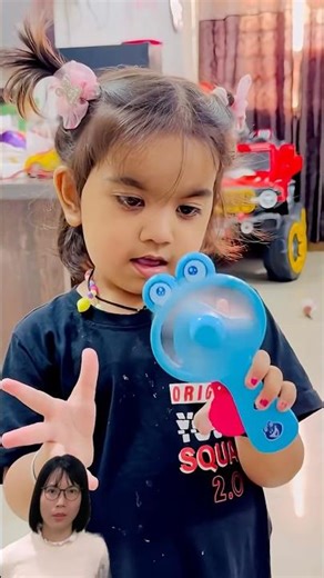 Cô bé quạt cho mẹ hết nóng #shorts