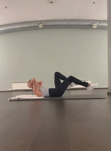Waist-snatching Tracy Anderson move #tracyanderson #waistshapers #absworkout