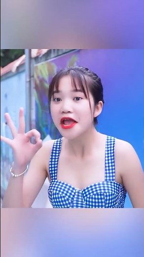 PRETTY GIRL UNDERWATER PRANK BATTLE IN POOL #shorts #2