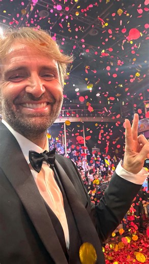 È passata una settimana dalla fine di Ballando con le Stelle e finalmente mi godo una domenica come facevo di solito: corsa presto al mattino e poi una bella mattinata di famiglia. Per circa 13 settimane ho rivoluzionato la mia routine, anche se “in scena” c’ero solo il sabato. Nel mio piccolo ho cercato di organizzarmi al meglio per arrivare sempre pimpante e lucido… anche quando, ammettiamolo, non si capiva 😄 Soprattutto ho vissuto con grande entusiasmo la fiducia che mi è stata data da tutta