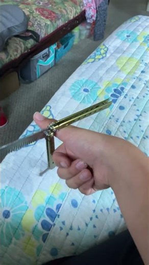 How to do zen roll over butterfly knife comb￼￼