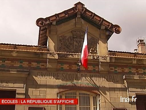 Les symboles de la République sur la façade des écoles | Lumni Enseignement